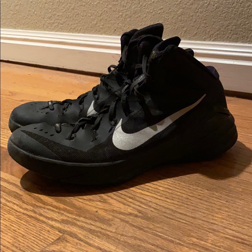 Nike Hyperdunk basketball shoes (black)